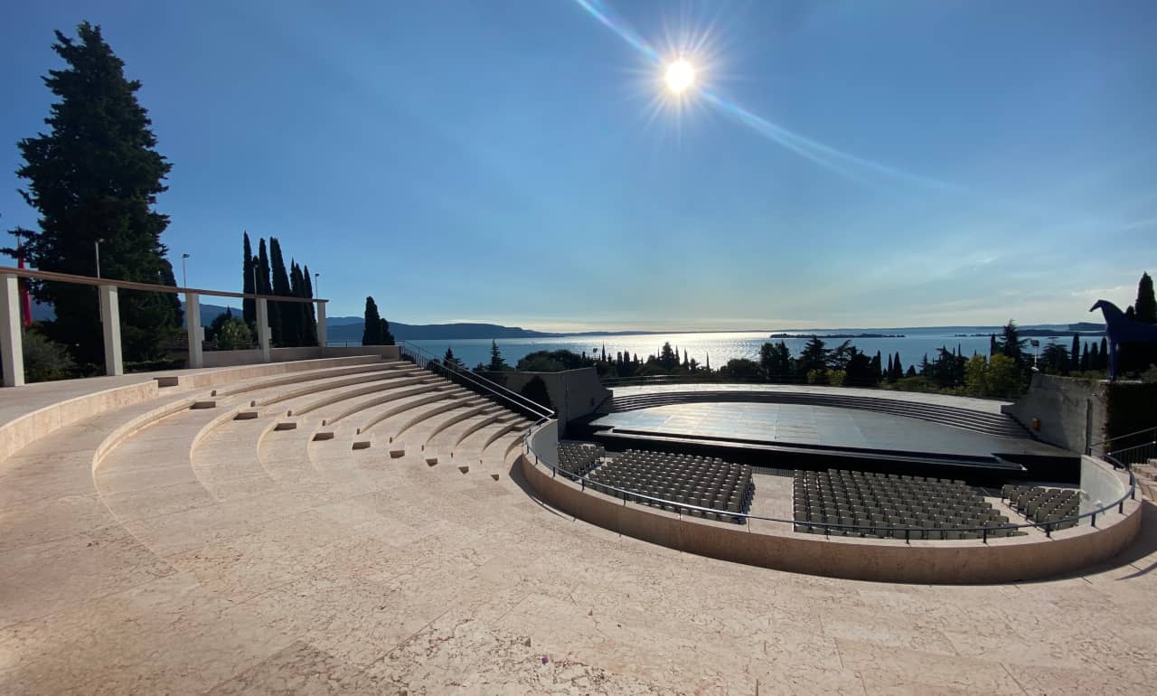 Festival Tener-a-mente 2022: all'anfiteatro del Vittoriale tanti ospiti famosi festival tener-a-mente 2022