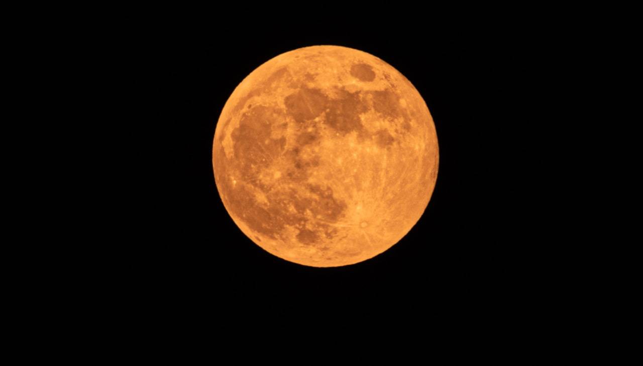 Superluna di fragole e miele, quando e come ammirare lo spettacolo superluna come quando