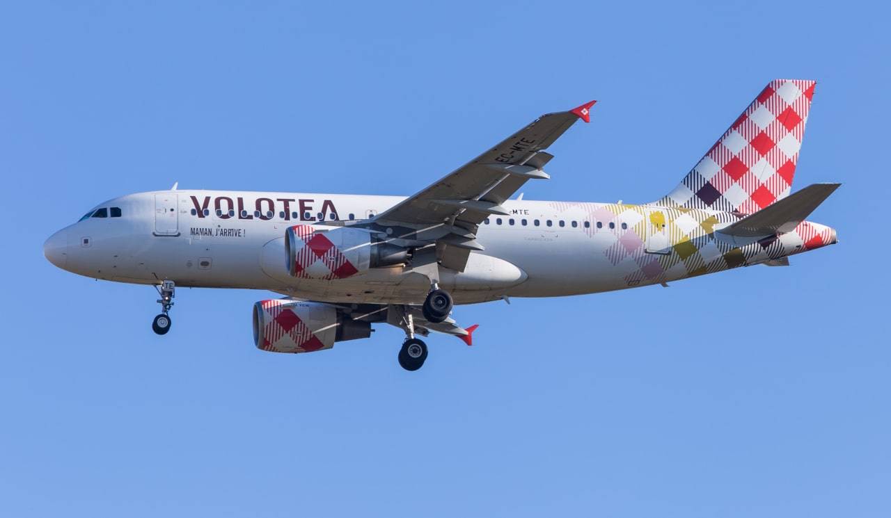 volotea base lourdes