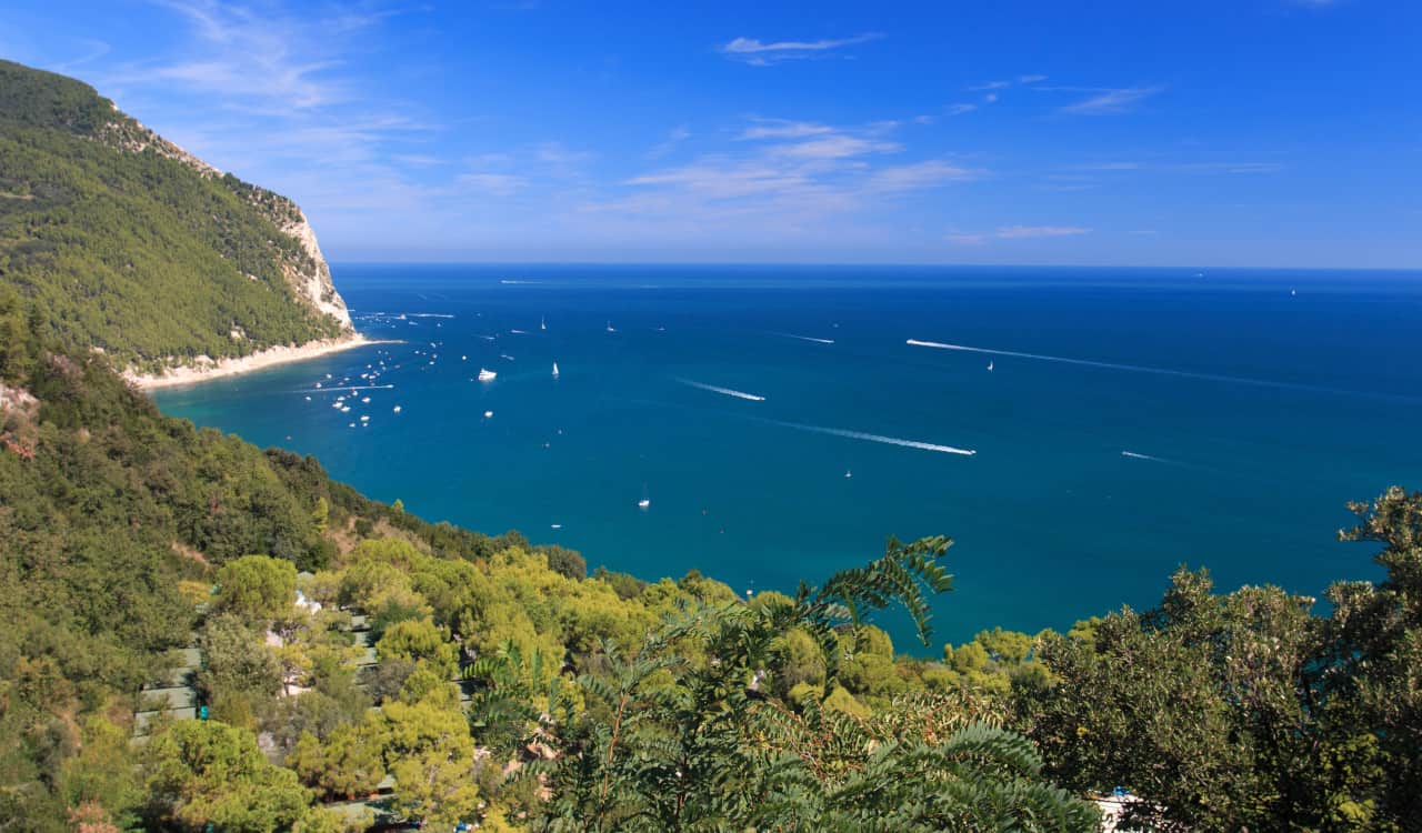 Le spiagge nascoste della Riviera del Conero, meraviglie da scoprire spiagge nascoste riviera conero