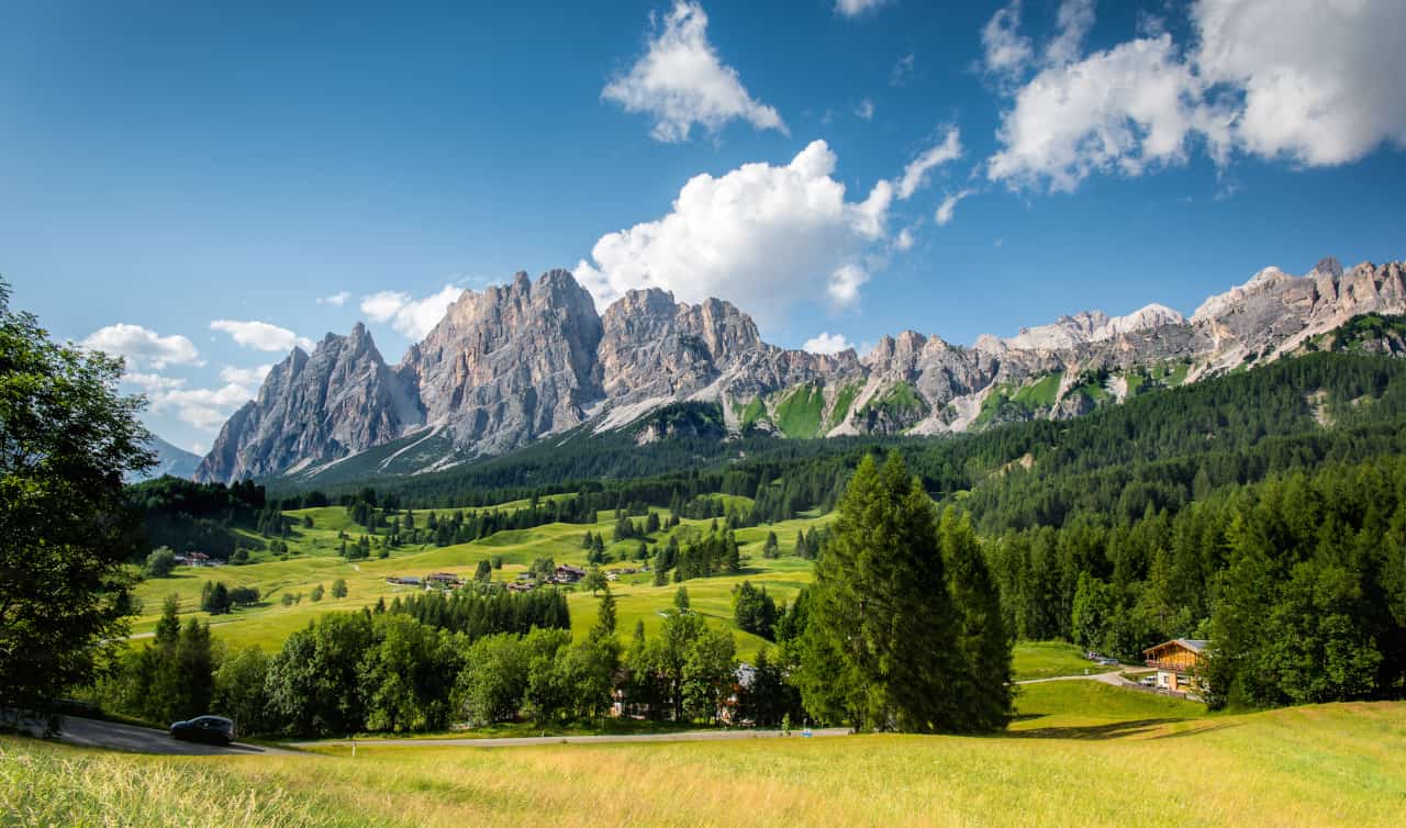 Tutti pazzi per la montagna in estate: la meta più amata in Italia