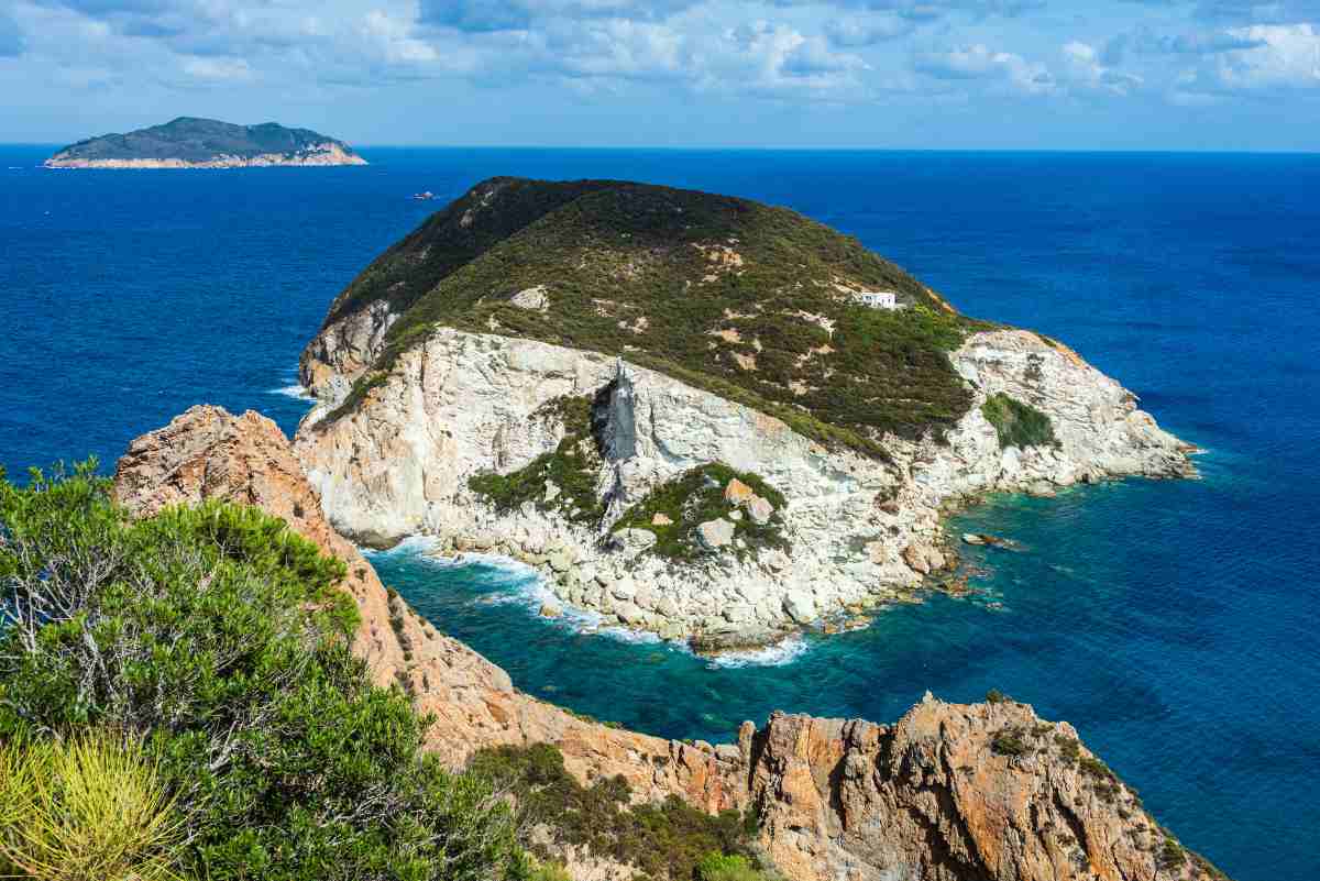 Vista dall'alto di Gavi, una delle Isole Pontine