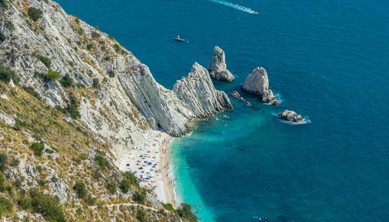 spiaggia due sorelle numero chiuso