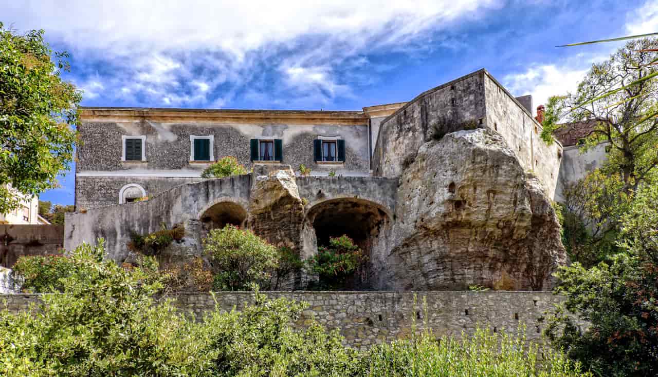Il borgo delle fate d'Italia: un posto magico che pochi conoscono borgo sardegna