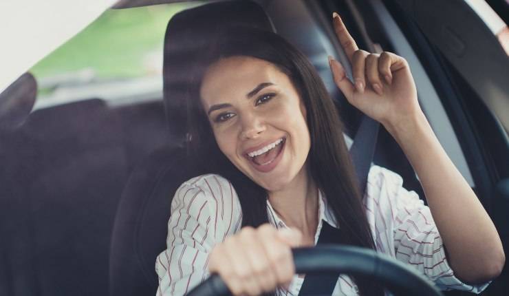 Cantare in auto con i bambini per passare meglio il viaggio