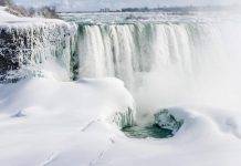 Lo spettacolo delle Cascate del Niagara in inverno cascate niagara inverno