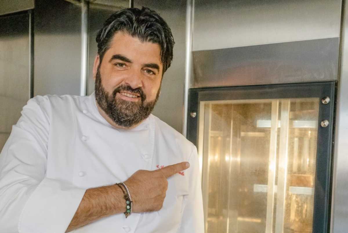 Antonino Cannavacciuolo nel suo ristorante