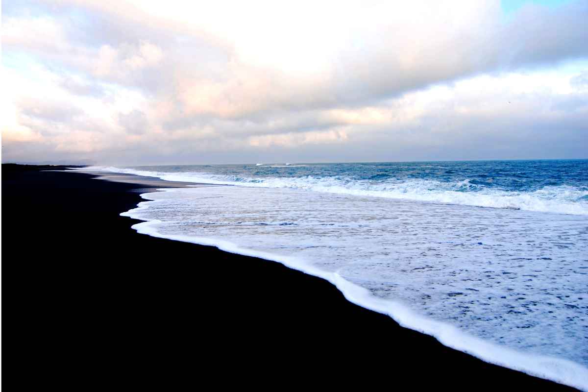spiaggia nera