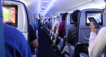 Viaggio in aereo con i bambini: un’assistente di volo svela quali sono i posti migliori da scegliere e perché