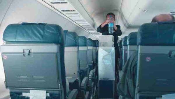 La prima cosa che notano gli assistenti di volo quando i viaggiatori ...