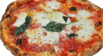 Ami la pizza ma ti fa venire sete e non riesci a digerirla? Ecco perché accade, i motivi ti sorprenderanno
