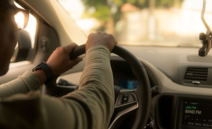 Uomo al volante
