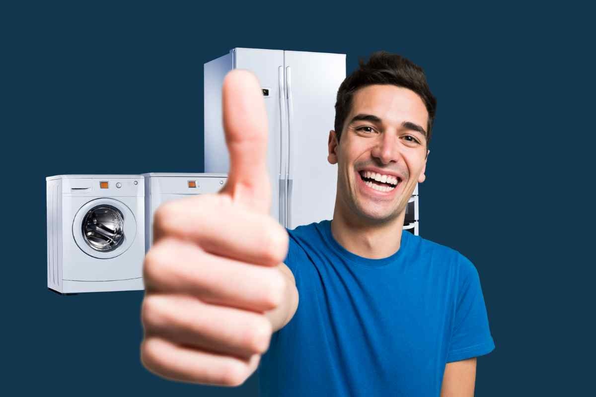 Uomo sorridente ed elettrodomestici
