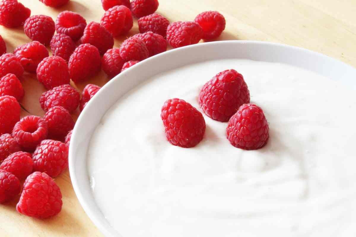 Yogurt e frutti di bosco