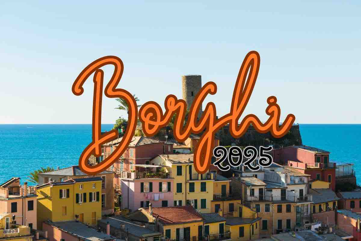 Borgo sul mare e scritta 'Borghi 2025'