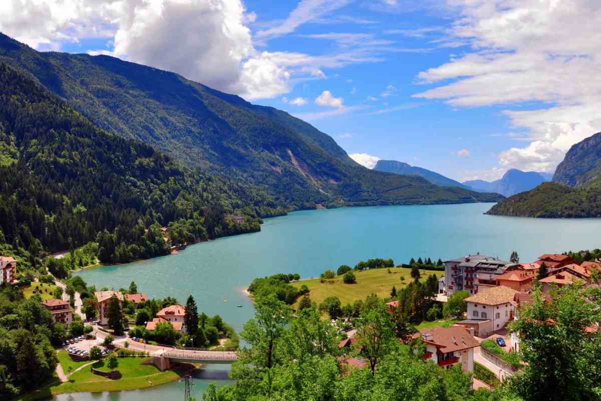 Lago e borgo di Molveno