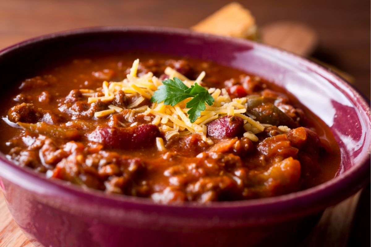 piatto di chili con carne