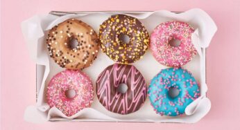 I donuts da oggi si fanno in casa, con la ricetta originale saranno irresistibili: soffici, colorati e saporiti