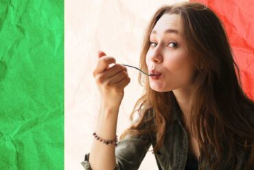 sfondo bandiera italiana e ragazza che mangia