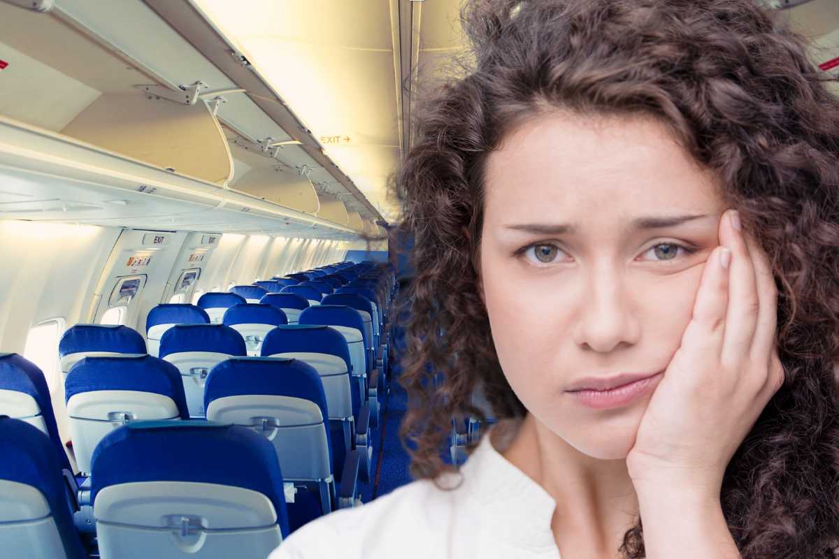 Donna con mal di denti in aereo