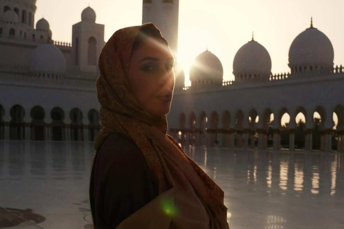 Cecilia Rodriguez in una moschea