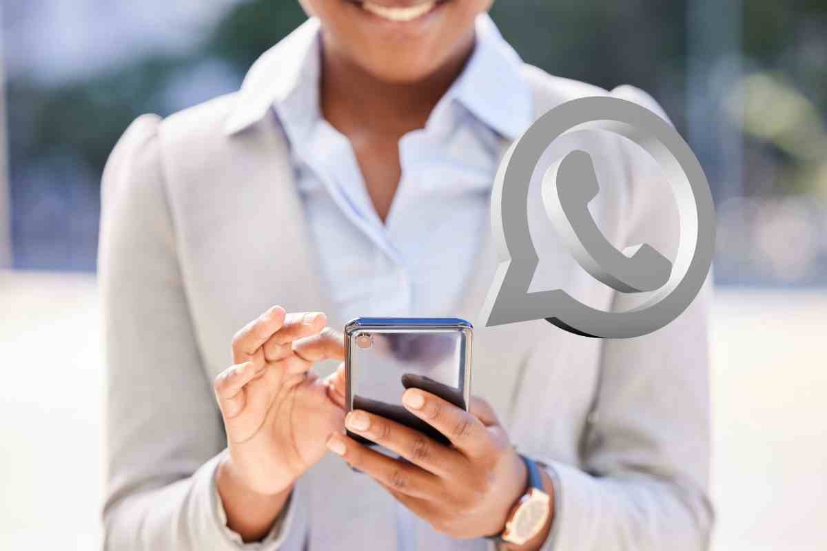 Donna allo smartphone