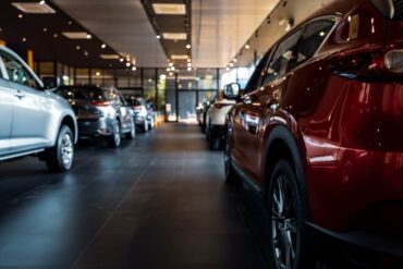 auto parcheggiate in garage
