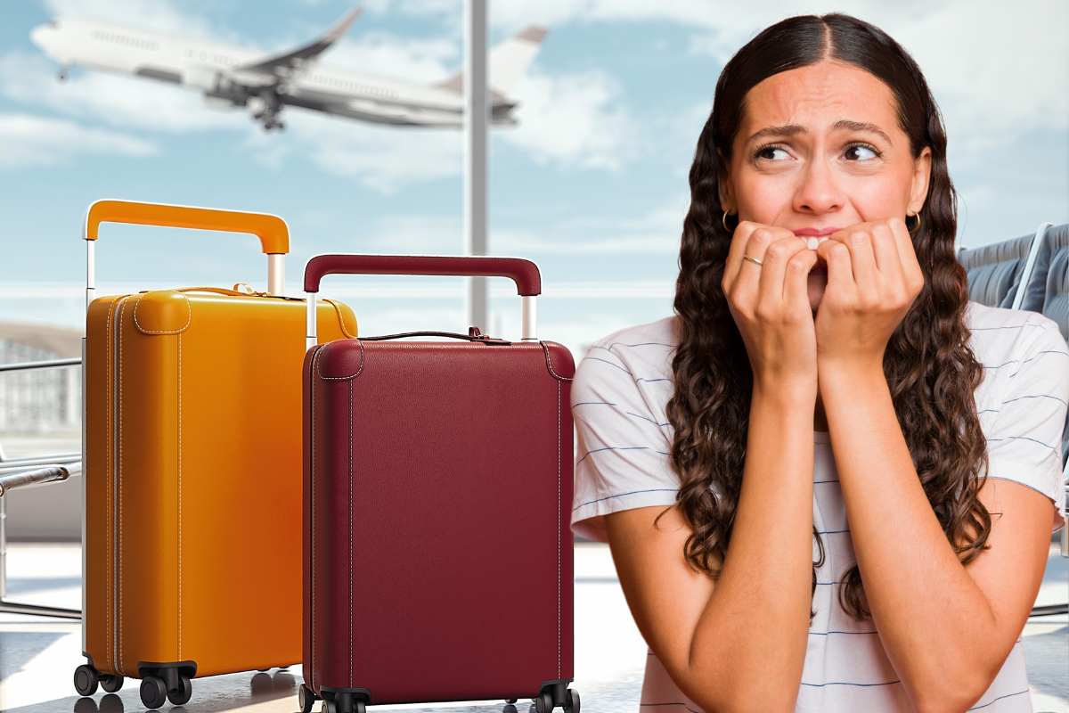 valigie aereo e donna spaventata