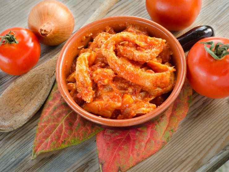 straccetto di pollo al sugo