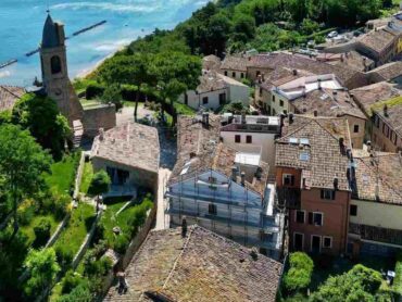 fiorenzuola di focara dall'alto