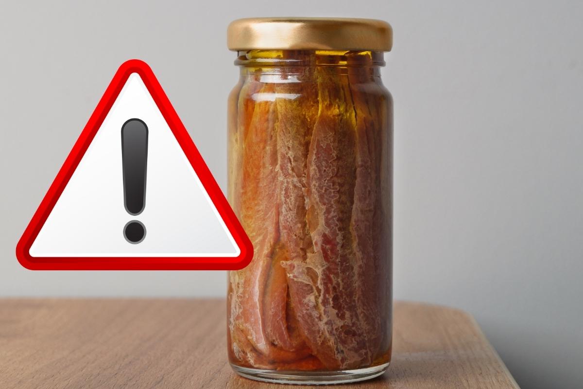 Barattolo filetti acciughe segnale pericolo