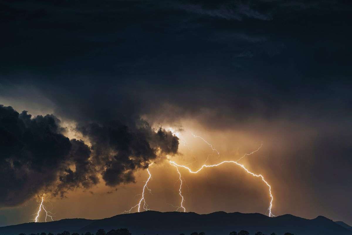 Fulmini che preannunciano temporale
