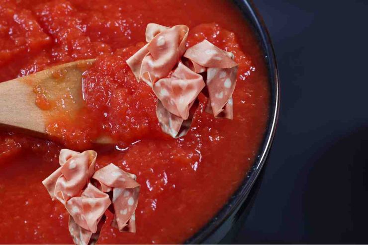 Passata di pomodoro e mortadella 