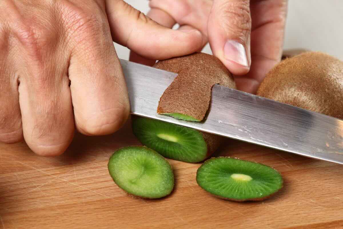 Sbucciare kiwi