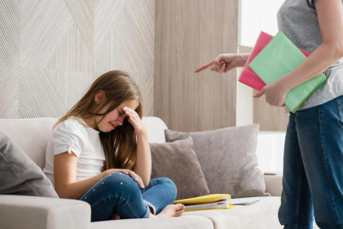 bambina piange per compiti