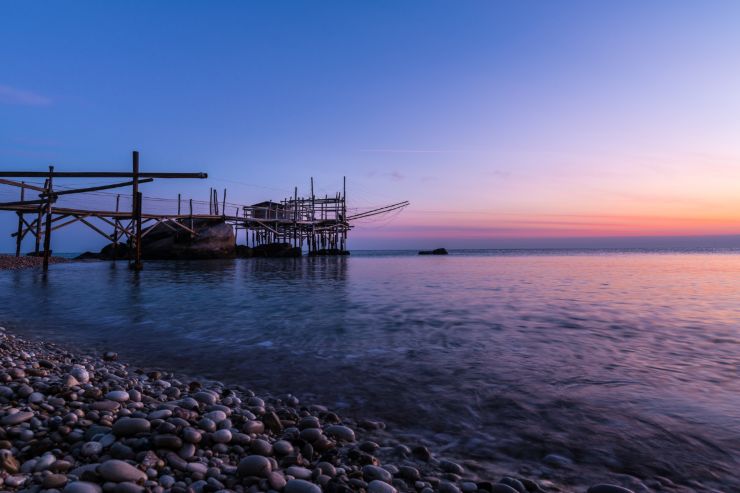 costa dei trabocchi al tramonto