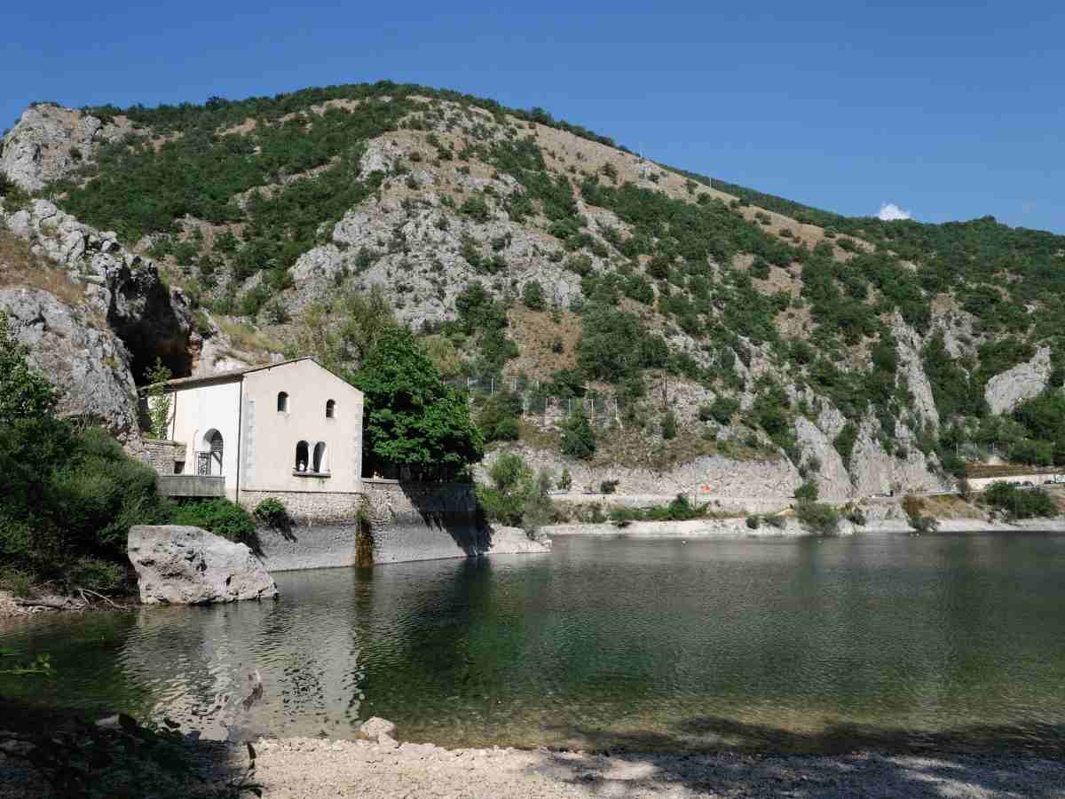 lago san domenico abruzzo