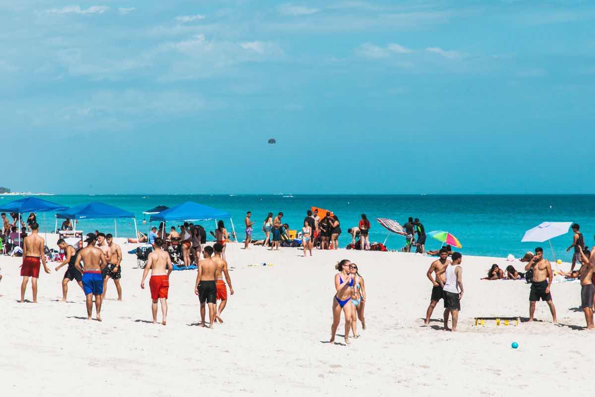 Spiaggia con persone