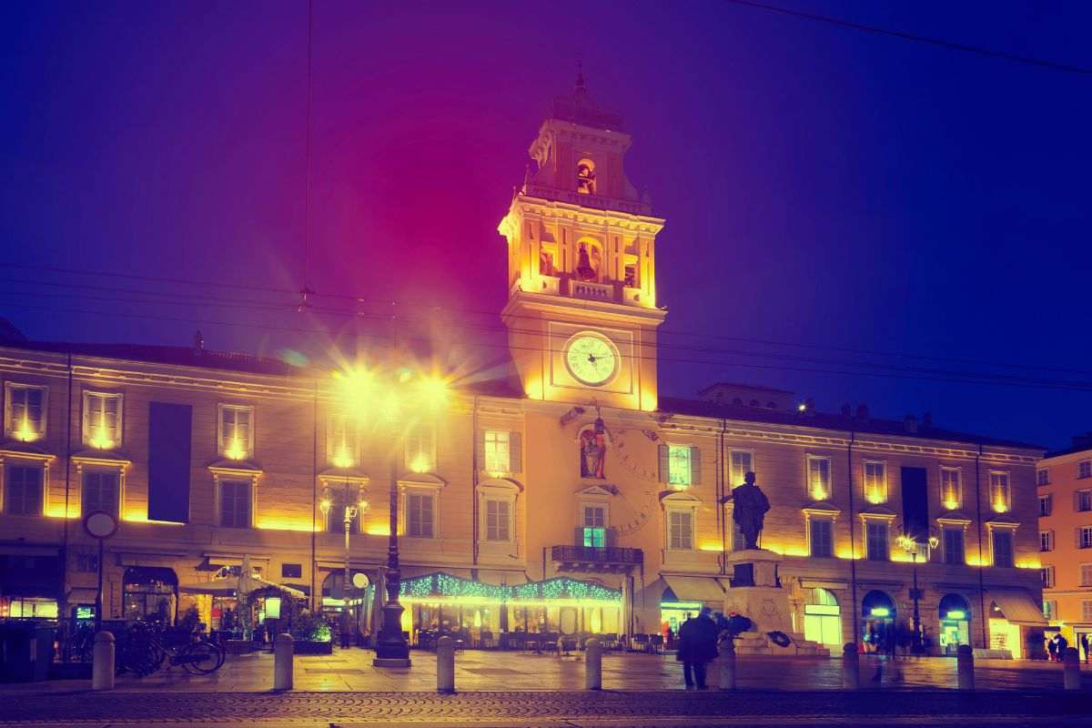palazzo del governatore a Parma di notte