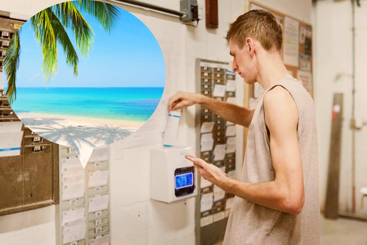 ragazzo timbra cartellino e nuvoletta con foto spiaggia