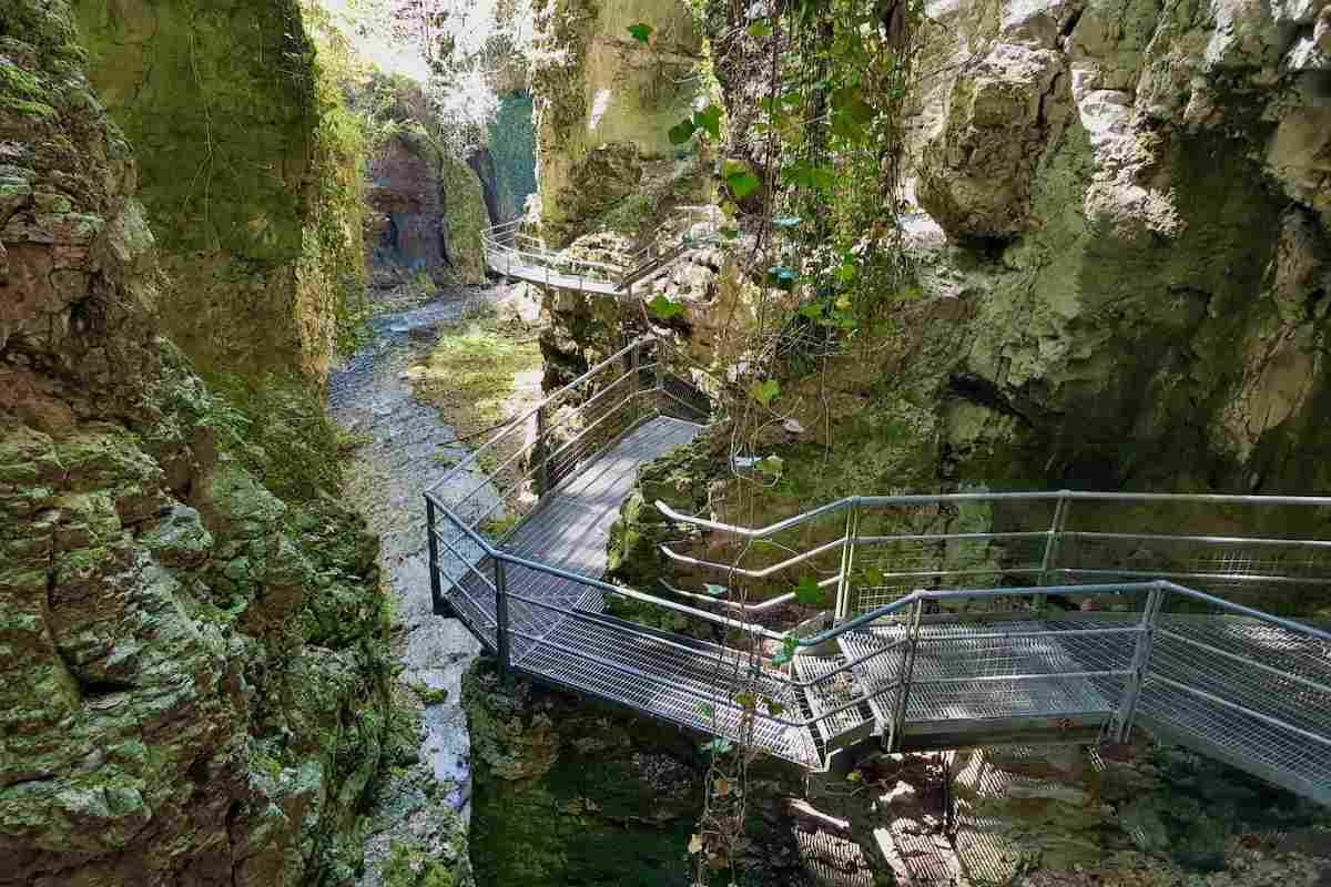 sentiero nella valle trento