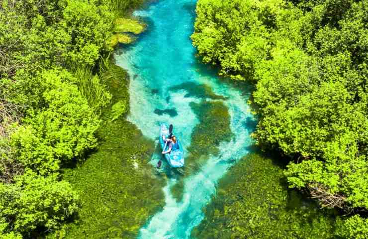 canoa nel fiume tirino