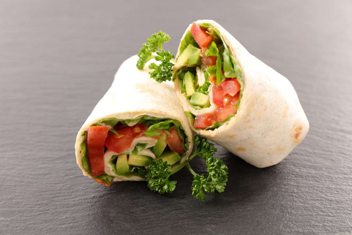 wrap con verdure e salmone