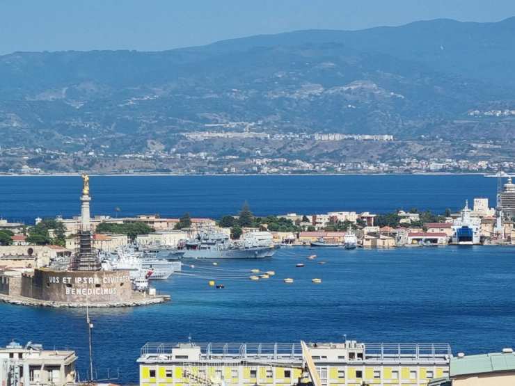 porto di Messina con Madonnina 