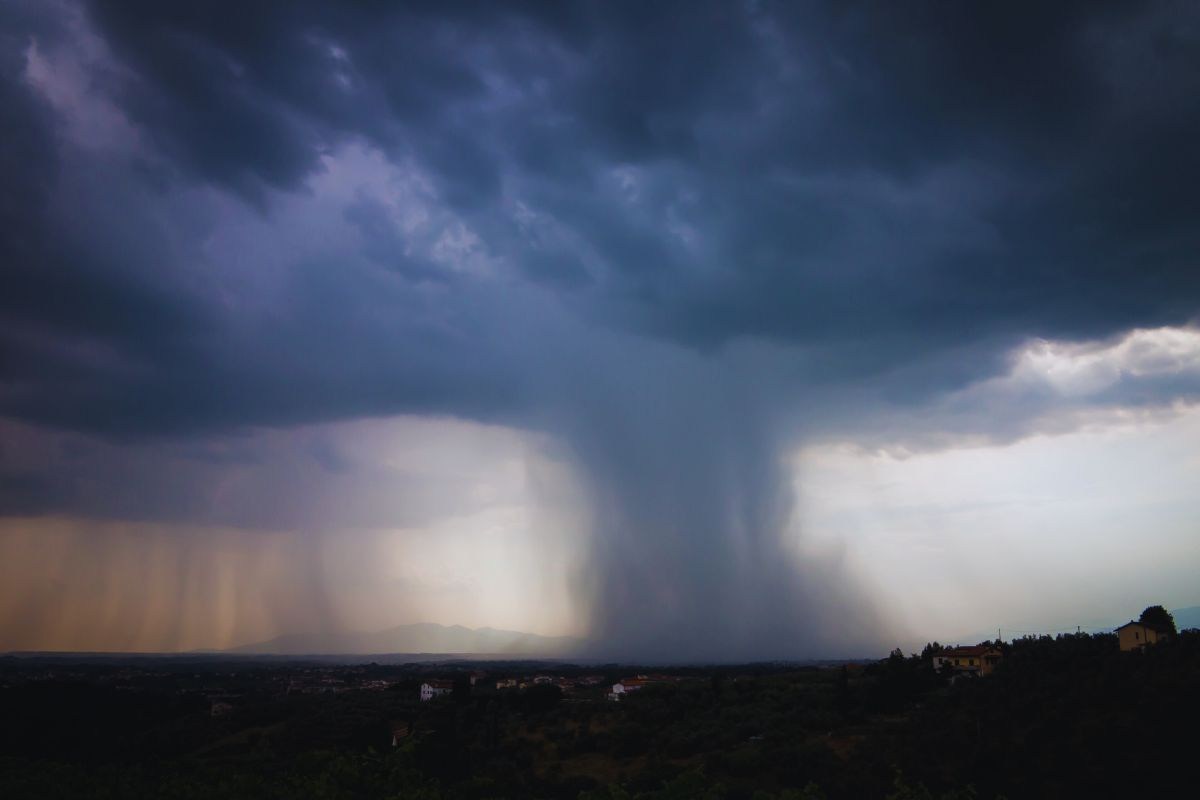 Nuvoloni carichi di pioggia
