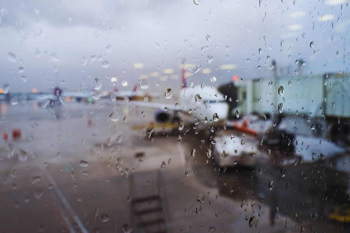 Lungomare bagnato dalla pioggia