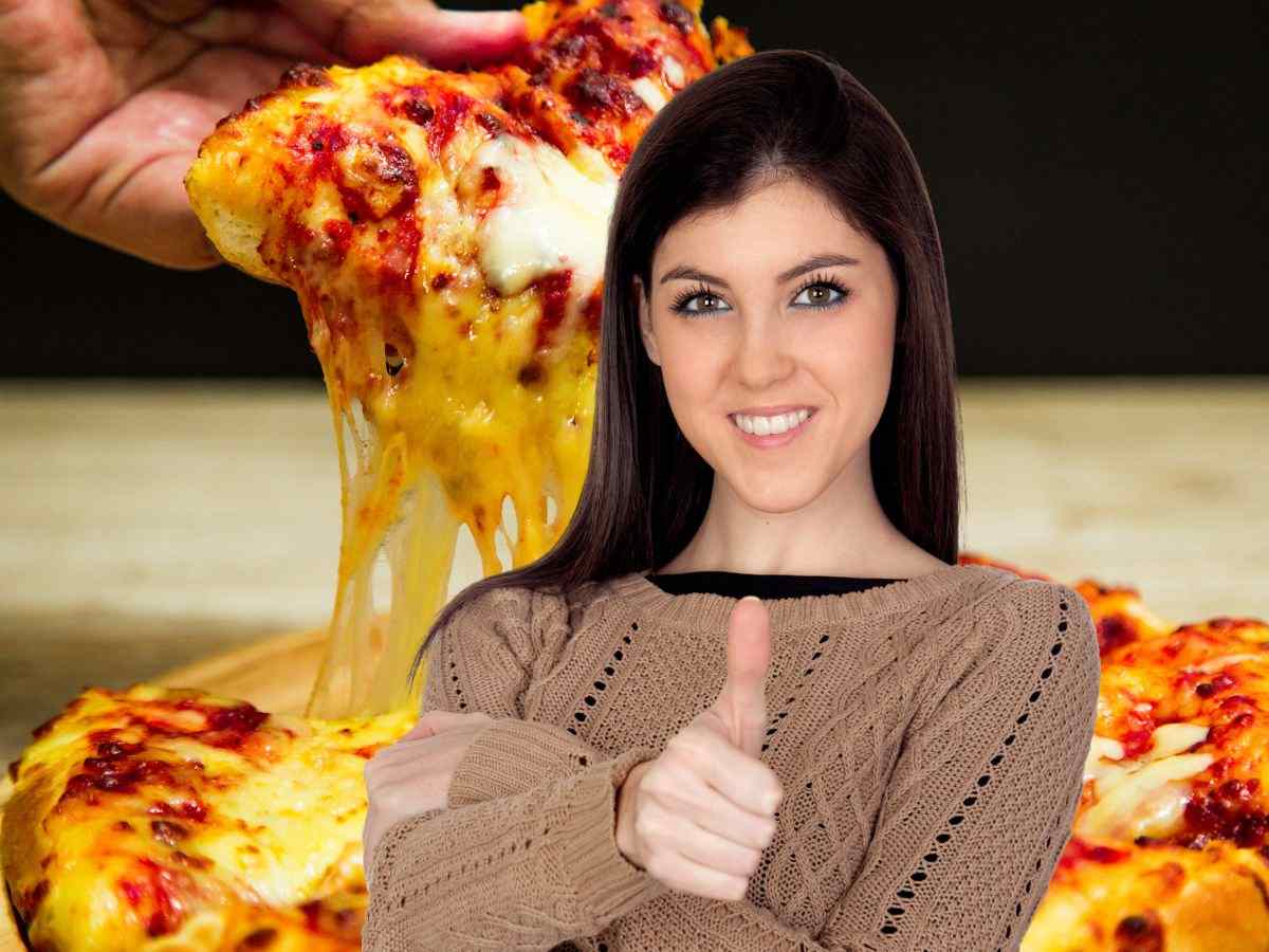 sfondo pizza con fetta filante e donna che fa ok