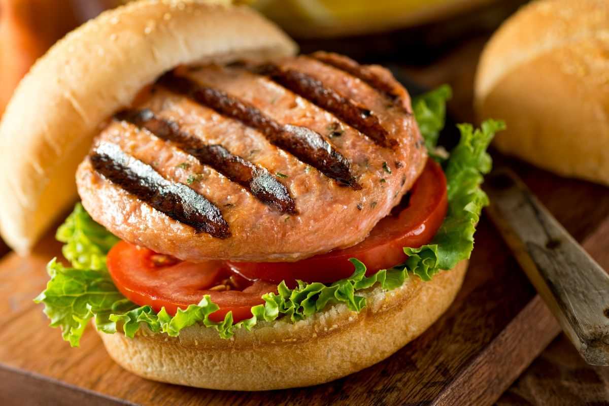panino con hamburger di salmone
