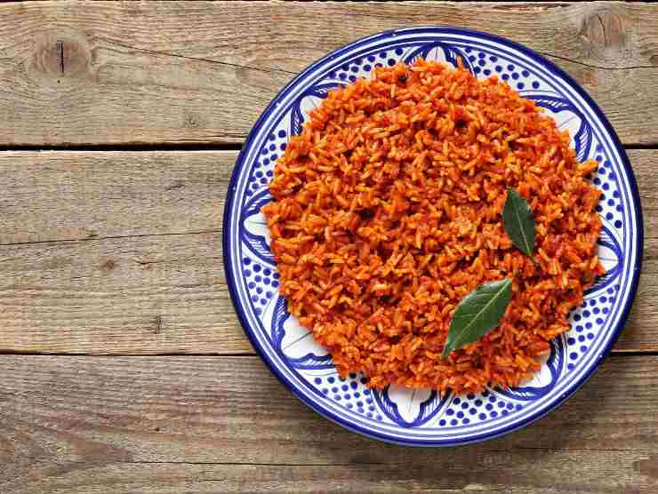 piatto di riso al pomodoro