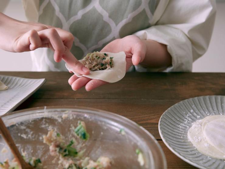 preparazione del tortino salato a mano
